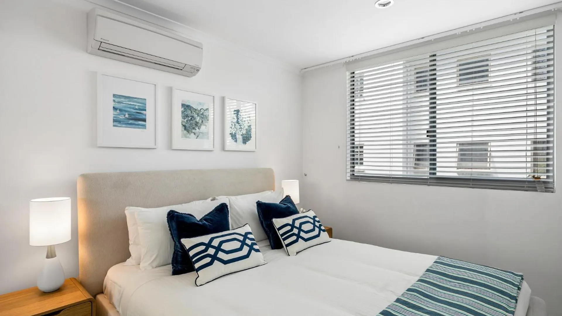 Daire Beachside Stunning 3-Bed With Ocean View & Pool Caloundra