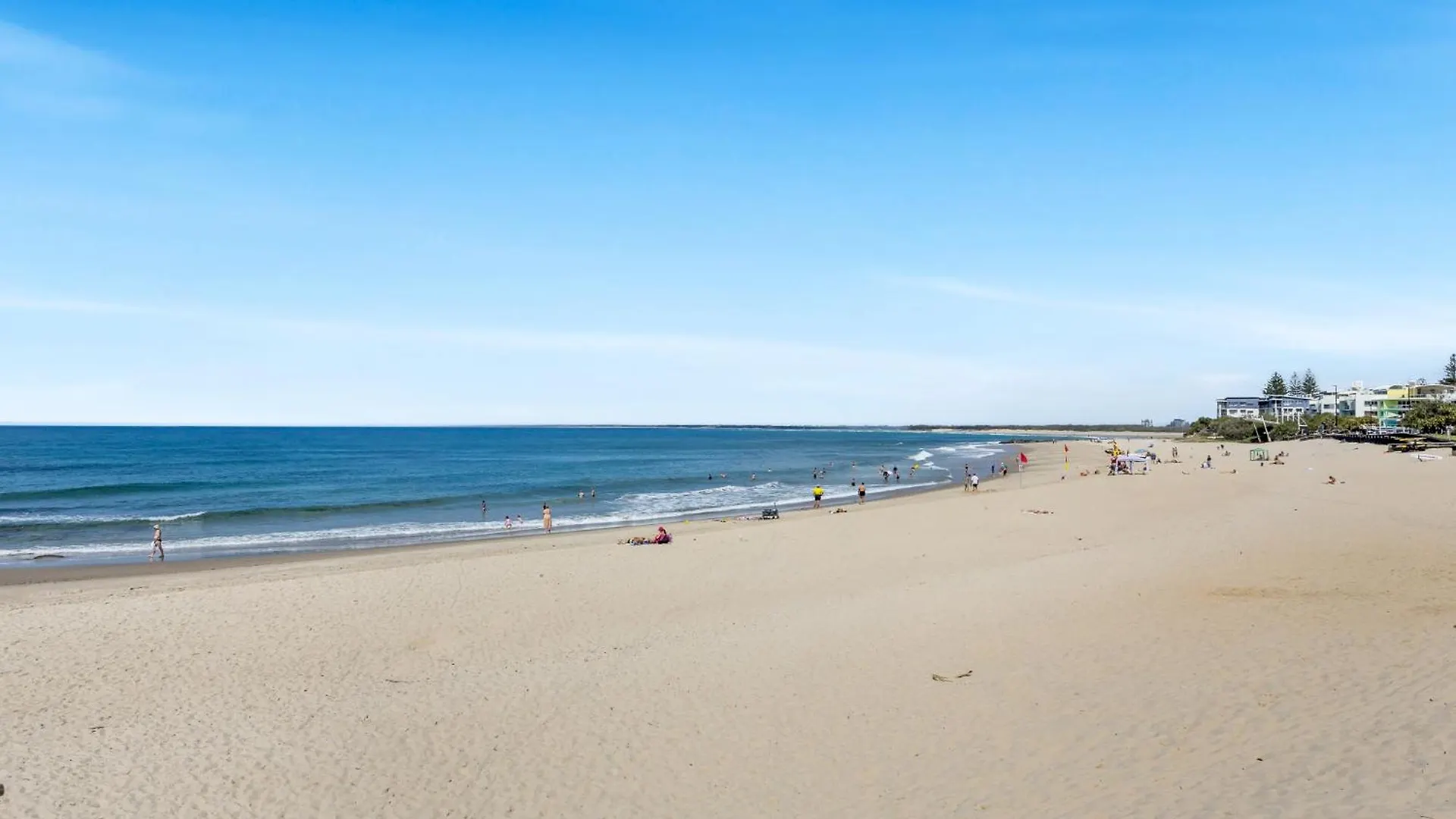 Beachside Stunning 3-Bed With Ocean View & Pool Caloundra Avustralya