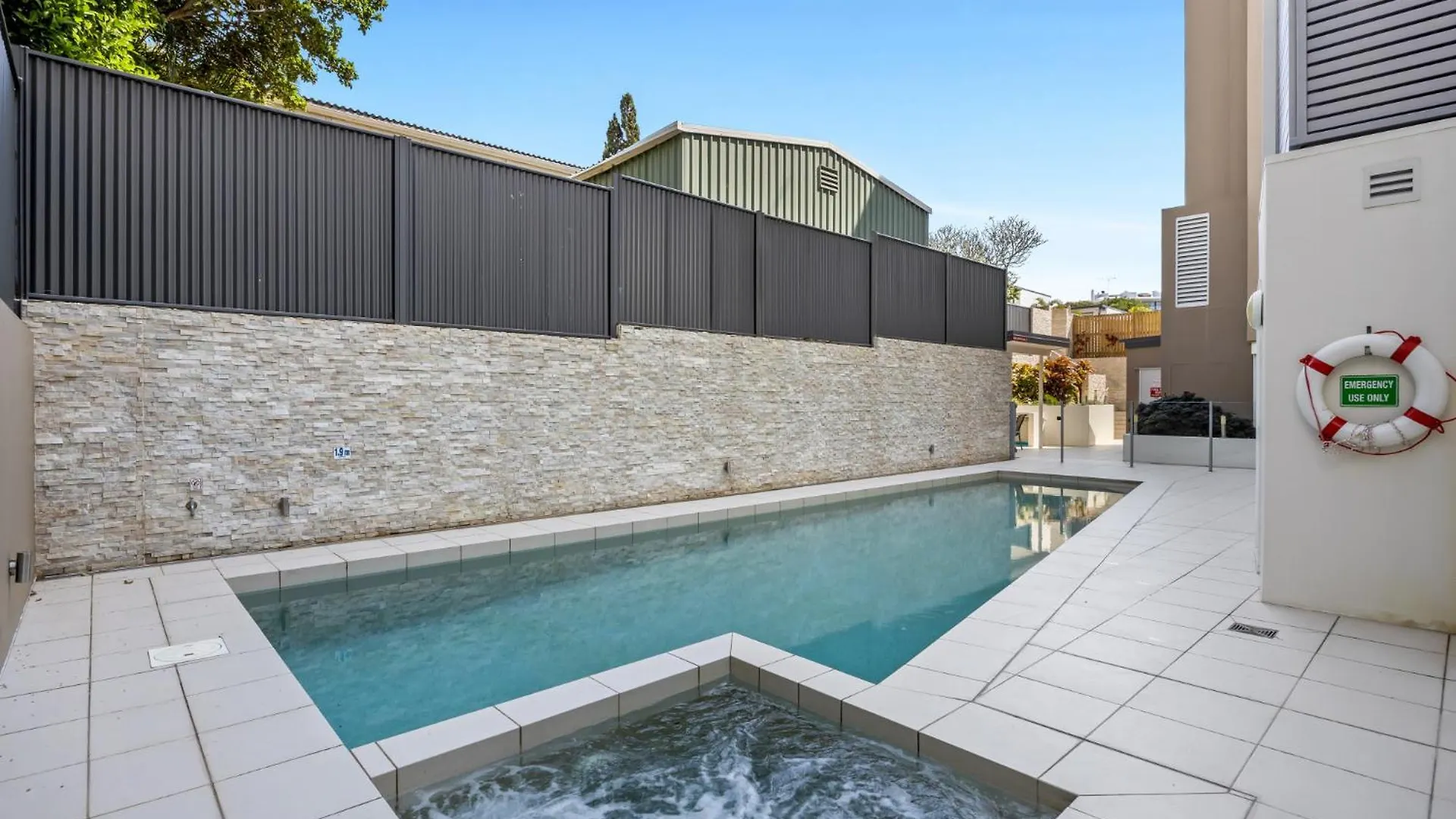 Beachside Stunning 3-Bed With Ocean View & Pool Caloundra Avustralya